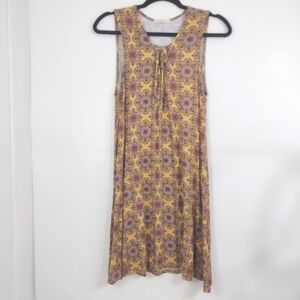 Tres Bien. Women's dress size (M)